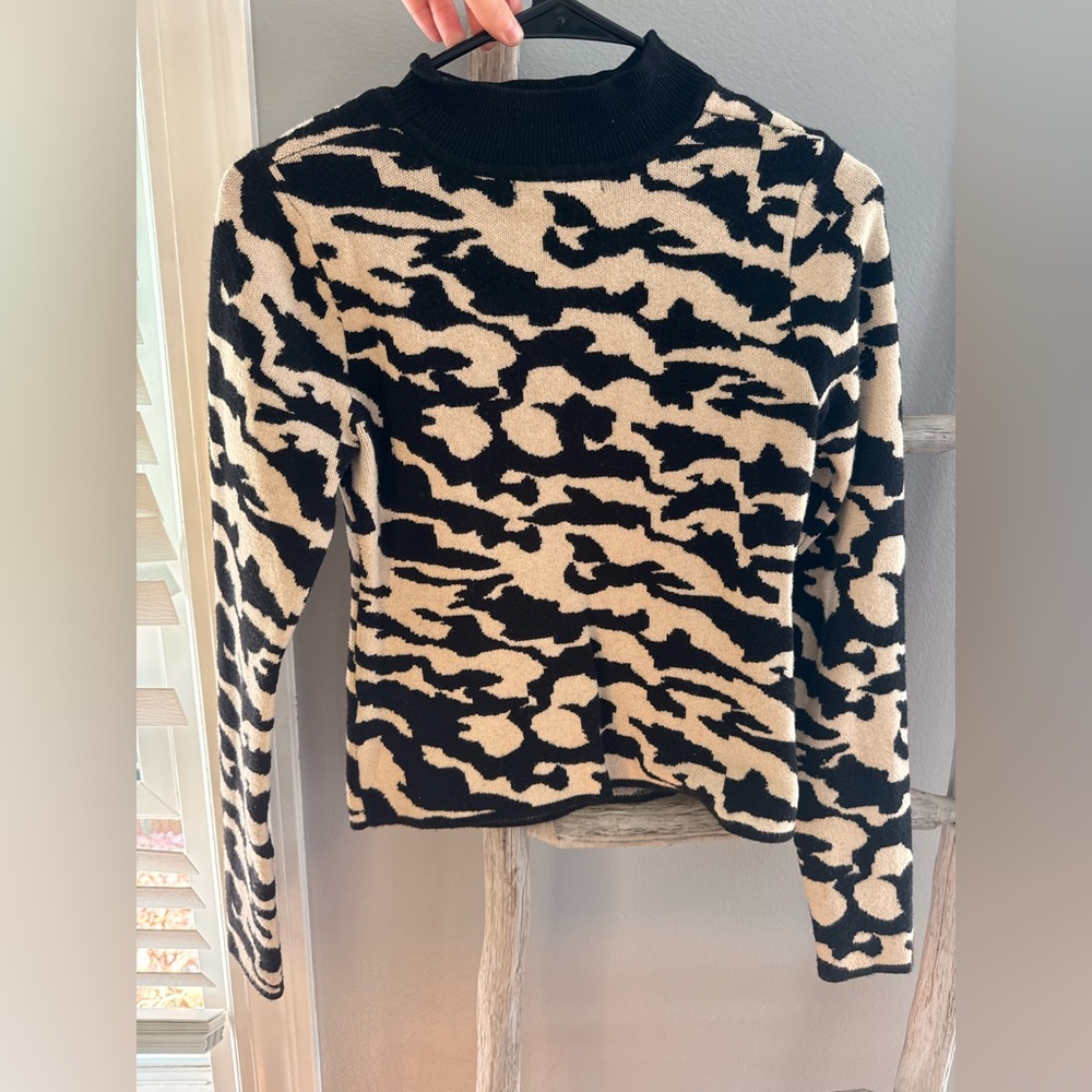 Forever 21 Black and Cream Knit Sweater